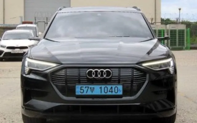 수원자동차중고 e-트론 55 콰트로 매물 사진 3 - 2023/03 42,152km